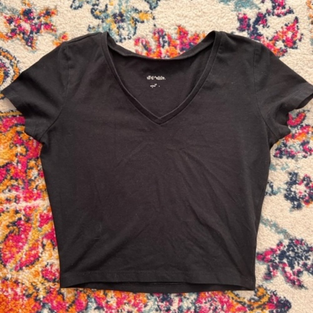Black cropped T-shirt